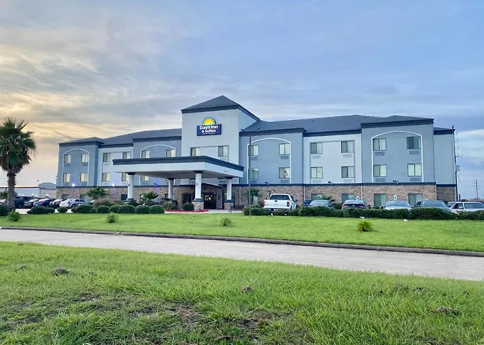 Days Inn & Suites by Wyndham Houston / West Energy Corridor