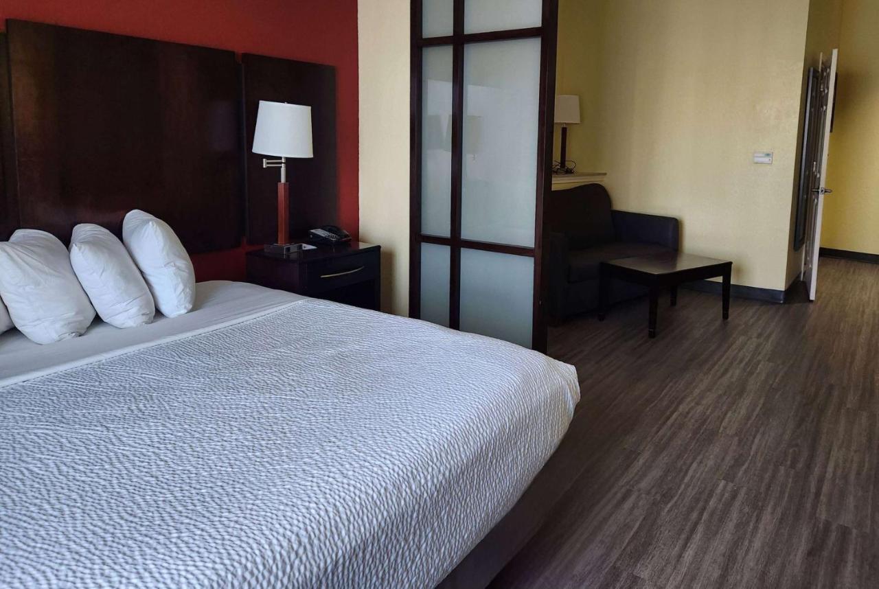Hotel Days & By Wyndham Houston / West Energy Corridor