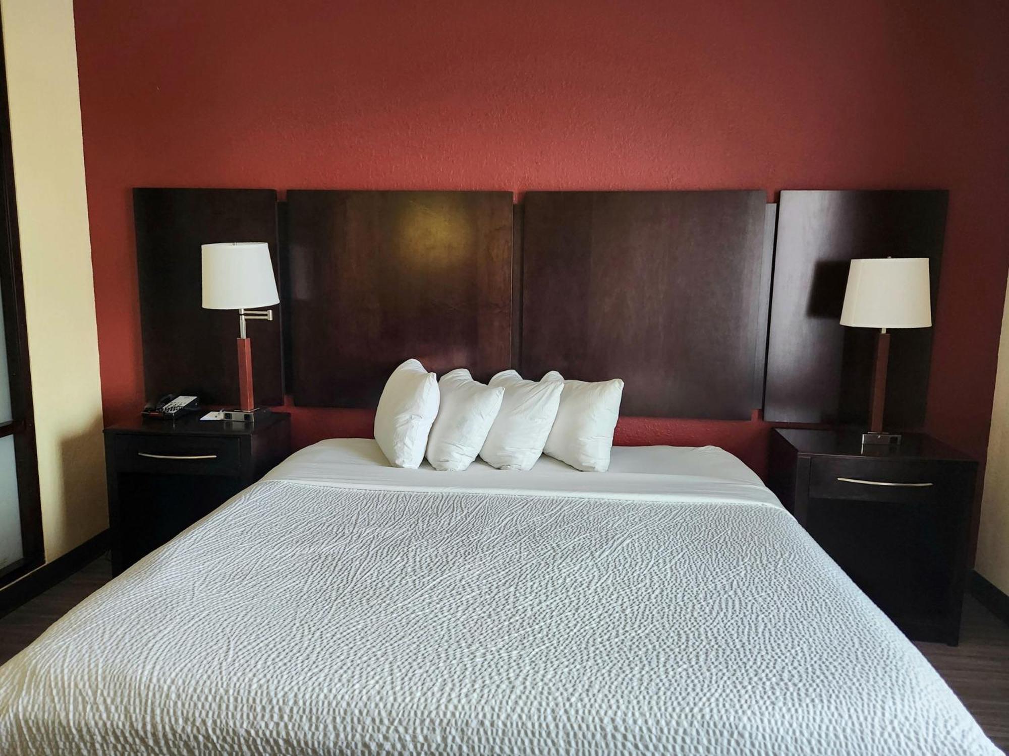 Hotel Days & By Wyndham Houston / West Energy Corridor