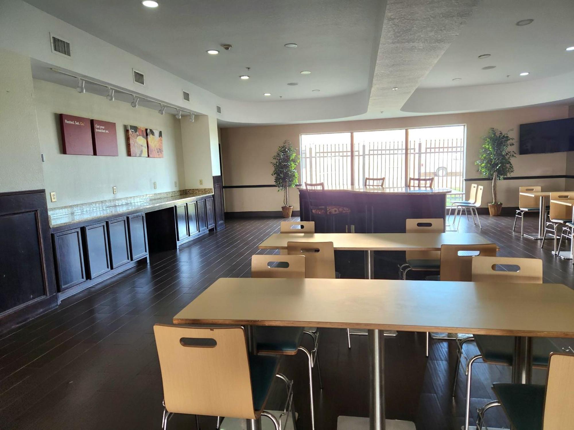 Hotel Days & By Wyndham / West Energy Corridor 3*